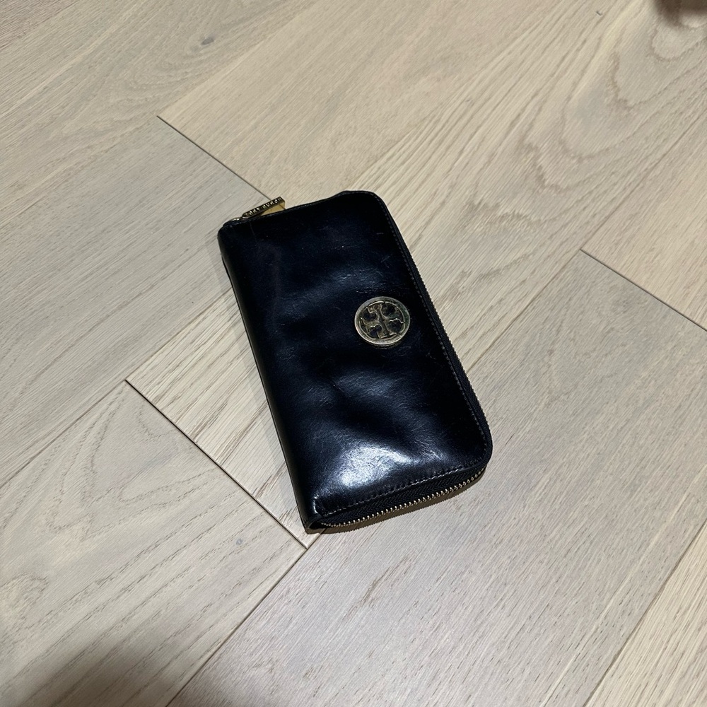 Tory Burch Black Leather Zip Wallet with Gold Logo